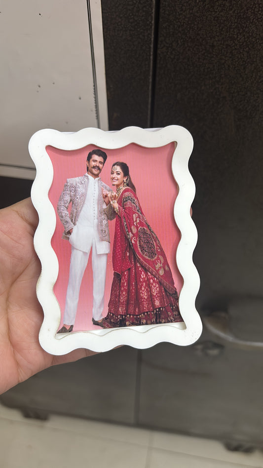 Wavy fridge magnet